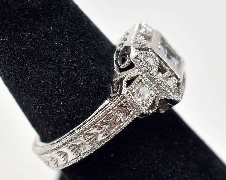 Square Cut Gem Ring in Sterling Silver 7.7grams Size 6 3/4