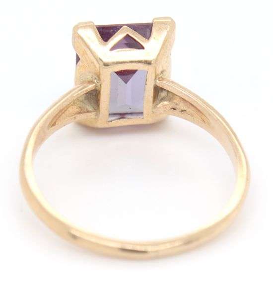 10kt Yellow gold emerald cut amethyst ring