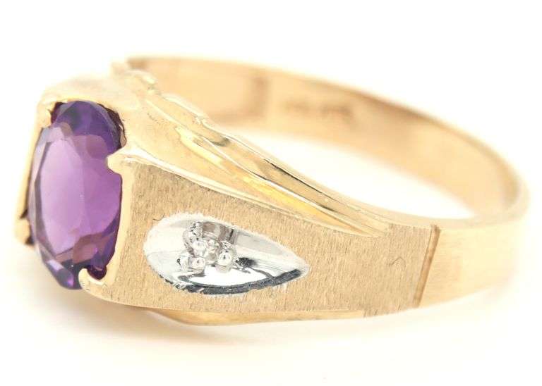 10kt Yellow gold Amethyst ring
