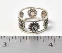 Flower Band Ring in Sterling Silver 3grams Size 5.5