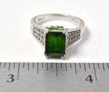 Green Stone Ring with Accent Gems in Sterling Silver 4.4grams Size 7 3/4