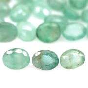 Bright emerald green 8.65ct 24pc emerald set