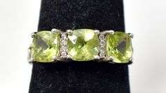Vibrant Green Three Stone Ring In Sterling Silver 2.7grams Size 7 3/4
