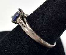 Small Blue Stone Ring in Sterling Silver 2.6grams Size 9