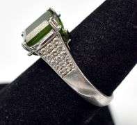 Green Stone Ring with Accent Gems in Sterling Silver 4.4grams Size 7 3/4