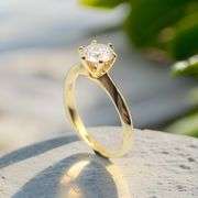 14 Kt Yellow Gold Plate Sparkling 1 Ct Vvs1 Simulated White Diamond Solitaire Ring
