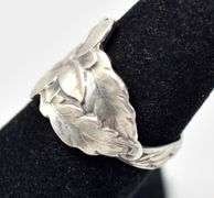 Small Flower Ring with text in Sterling Silver 5.5grams Size 6.5