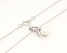 10kt White gold 6-6.5mm pearl pendant on chain