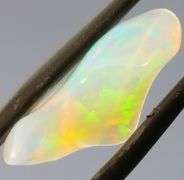 Beautiful 3.09ct rainbow flashing Jelly Opal vein