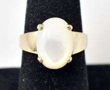 Priceless 14K Yellow Gold Mother of Pearl Ring
