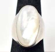 Pearlescent Oval Ring in Sterling Silver 6.2grams Size 6 3/4