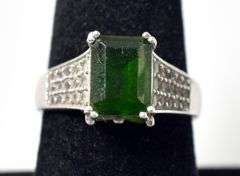Green Stone Ring with Accent Gems in Sterling Silver 4.4grams Size 7 3/4