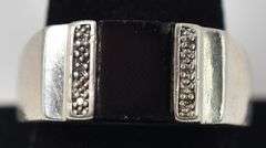Onyx Men's Ring in Sterling Silver. Weight 9.2 grams. Size 9 3/4.