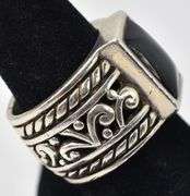 Wide Band Onyx Ring in Sterling Silver. Size 7. Weight 17.9 grams.