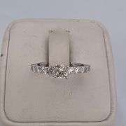 CERTIFIED BRAND NEW 18K WHITE GOLD DIAMOND ENGAGEMENT RING.