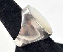 Pearlescent Oval Ring in Sterling Silver 6.2grams Size 6 3/4