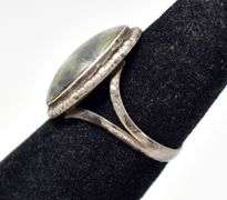 Small Green Patterned Stone Ring in Sterling Silver 3.3grams Size 5