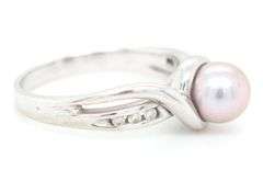 Tasteful 14K WG Silver Pearl Ring