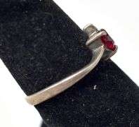 Heart Shaped Small Stone Ring in Sterling Silver 2.1grams Size 6