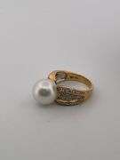 CERTIFIED 18K YELLOW GOLD DIAMOND AND PEARL RING