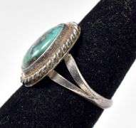 Tasteful Turquoise Ring in Sterling Silver
