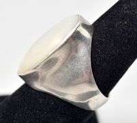 Pearlescent Oval Ring in Sterling Silver 6.2grams Size 6 3/4