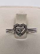 14K WHITE GOLD DIAMOND HEART RING.
