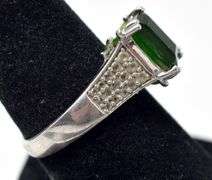 Green Stone Ring with Accent Gems in Sterling Silver 4.4grams Size 7 3/4