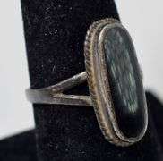 Black Onyx Gemstone Ring in Sterling Silver 4.2grams Size 7 1/4
