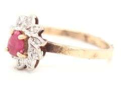 10kt Yellow gold topaz and diamond flower style ring