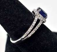 Beautiful Blue Oval cut Stone Ring in Sterling Silver 3.1grams Size 8 1/4
