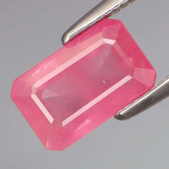 Heated only! Bubblegum pink 1.75ct Sapphire!