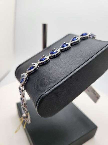 Extremely fine 19.5G Platinum and 12.27 ctw GGA certfied Sapphire and diamond Bracelet