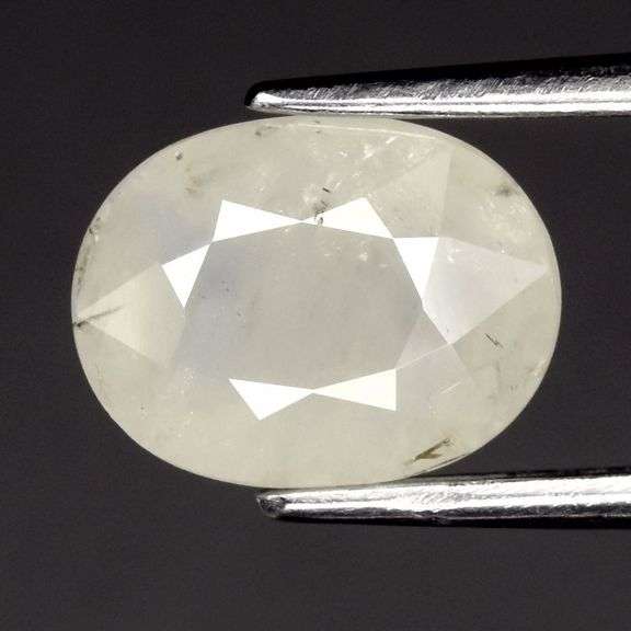 Simply amazing 2.46ct ivory white Tanzanian Sapphire!