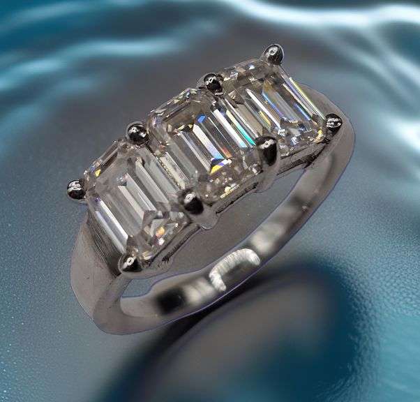 Sparkling 3.05 Ct Eye Cleajnj White Fire Mossanite Ring