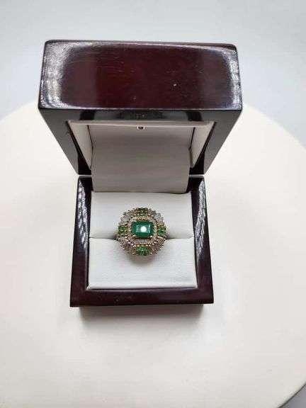 Extremely fine Victorian Emerald and diamonds ring