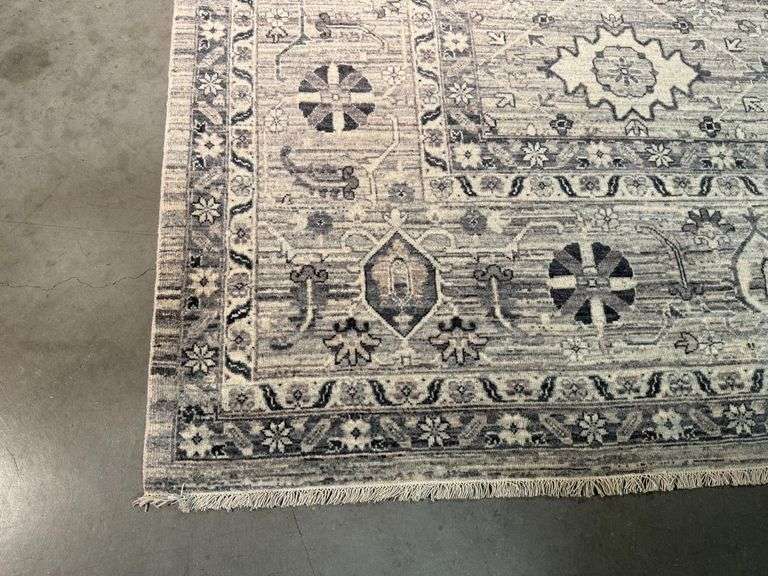 Magnificent Mahal design Rug 9x12'