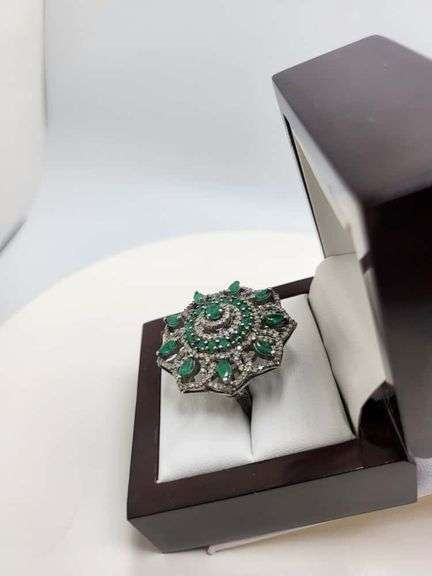 Extremely fine Victorian Emerald and diamonds ring