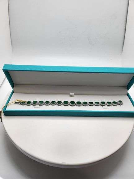 Extremely fine 18.4G Platinum and 14.19 ctw GGA certfied  Emerald and diamond Bracelet