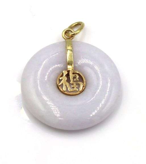 Set of 14kt yellow gold Jade stud earrings and pendant