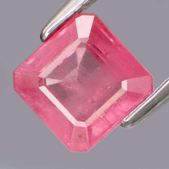 Heated only! Bubblegum pink 1.56ct Sapphire!