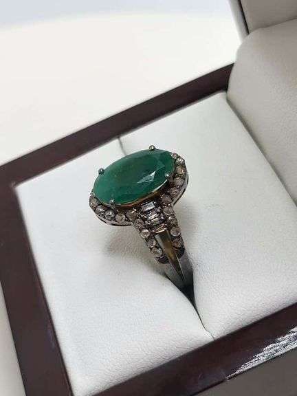 Extremely fine Victorian Emerald and diamonds ring
