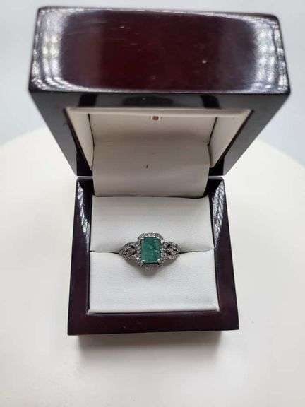 Extremely fine Victorian Emerald and diamonds ring