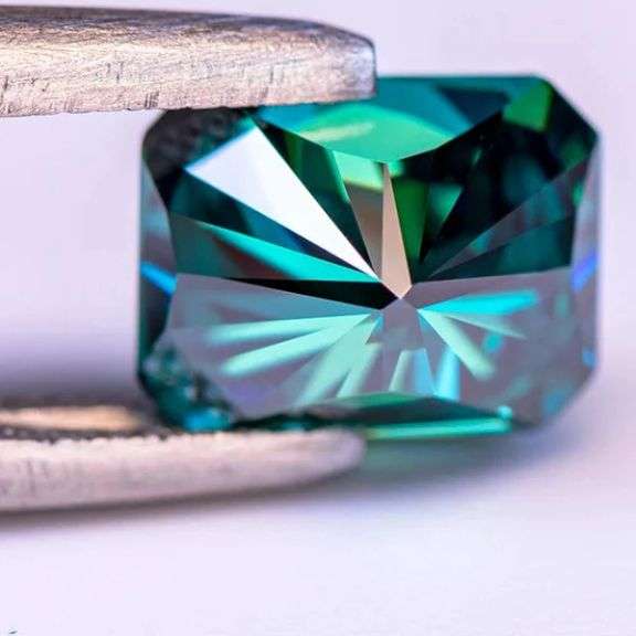 Amazing 8 Ct Emerald Green Radiant Emerald Cut Fire Moisssanite Solitaire