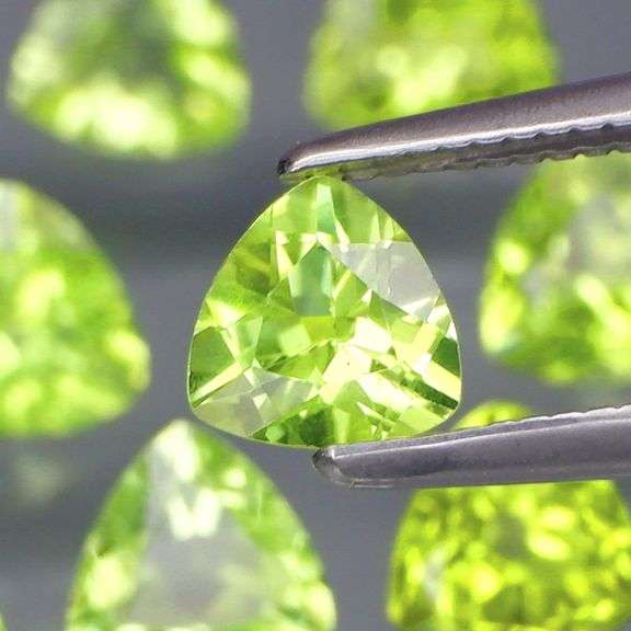 Glittering! Untreated 5.38ct 5x5mm trillion cut Peridot set!