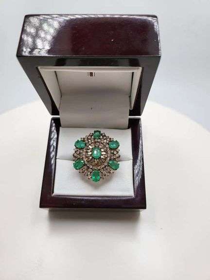 Extremely fine Victorian Emerald and diamonds ring