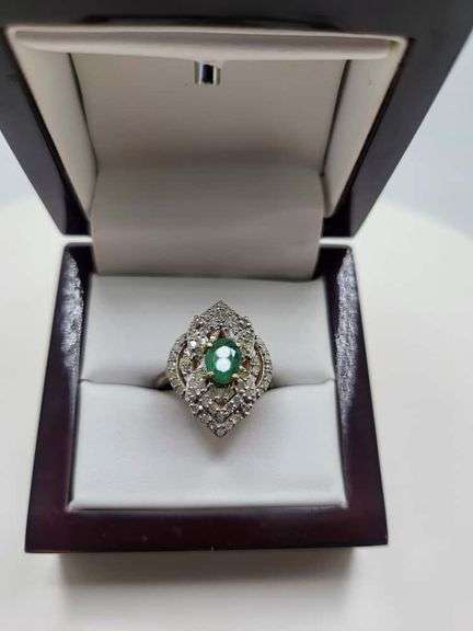 Extremely fine Victorian Emerald and diamonds ring