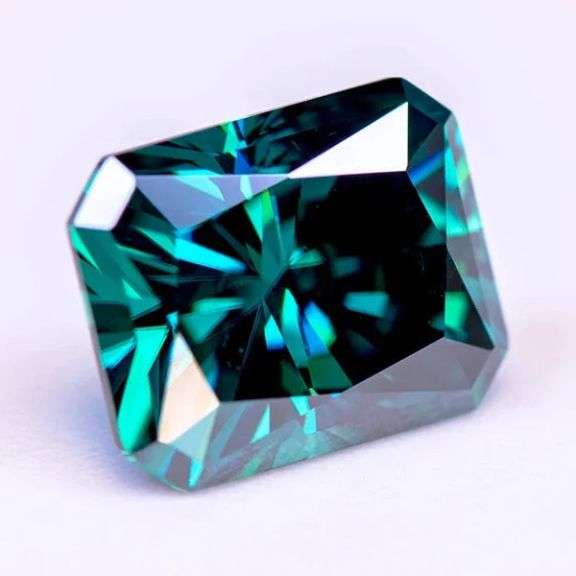 Dazzling 6 Ct Emerald Green Radiant Emerald Cut Fire Moisssanite Solitaire