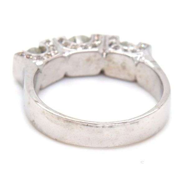 14kt White gold 0.85ctw 3 stone diamond ring