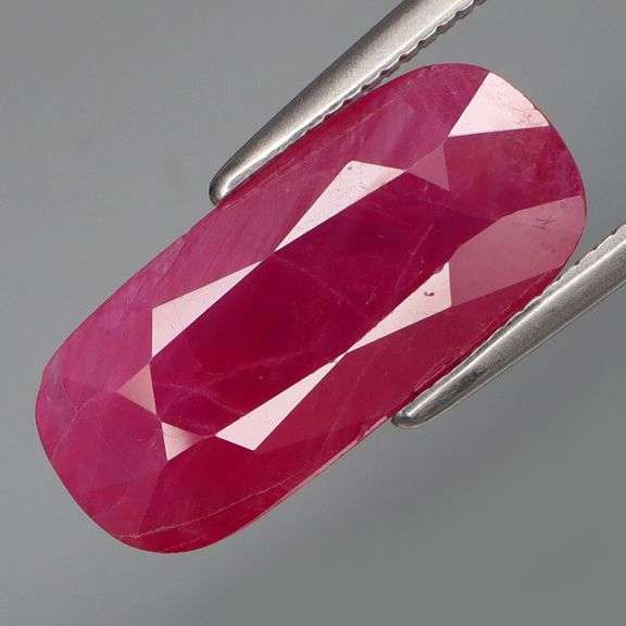 Amazing low profile 4.33ct violet red Winza Ruby! Untreated!